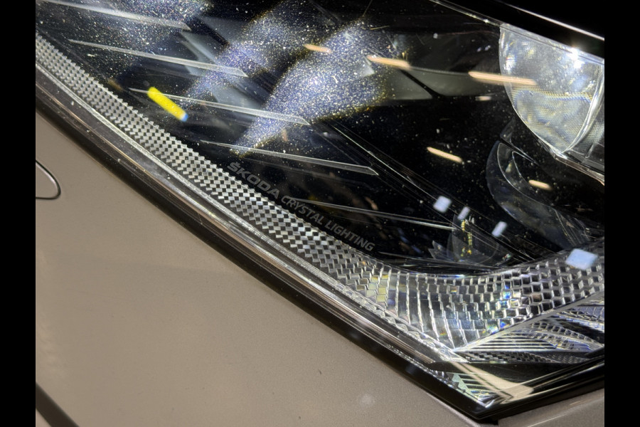 Škoda Octavia Combi 1.5 TSI First Edition | Facelift | Crystal Light | Panoramadak | Trekhaak | Apple Carplay