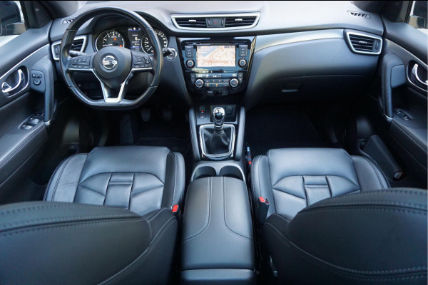 Nissan QASHQAI 1.3 DIG-T Tekna + Dynamic | NAPPA LEER | Panoramadak | Trekhaak | BOSE | Memory Pack | Adapieve cruise + Lane departure + Blindspot indicator | NL Auto | Dealer onderhouden