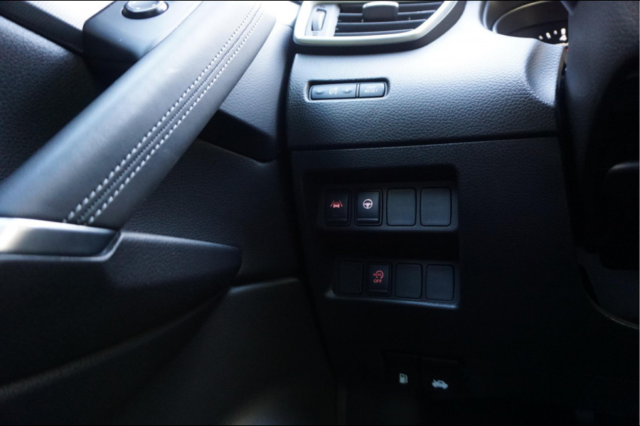Nissan QASHQAI 1.3 DIG-T Tekna + Dynamic | NAPPA LEER | Panoramadak | Trekhaak | BOSE | Memory Pack | Adapieve cruise + Lane departure + Blindspot indicator | NL Auto | Dealer onderhouden
