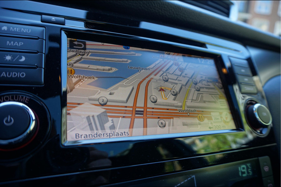 Nissan QASHQAI 1.3 DIG-T Tekna + Dynamic | NAPPA LEER | Panoramadak | Trekhaak | BOSE | Memory Pack | Adapieve cruise + Lane departure + Blindspot indicator | NL Auto | Dealer onderhouden