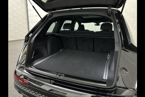 Audi Q7 60e 489pk S Competition RS-Seats | Carbon in/exterieur | B&O | Panorama | 360 Camera | Soft-Close | Head-Up | ACC | Matrix-LED | Keyless-Entry |  Lane & Side assist | Stuurwielverwarming | Alarm | 22" Audi Sport | Leder op Dashboard | Rijklaarprijs en fabrieksgarantie.