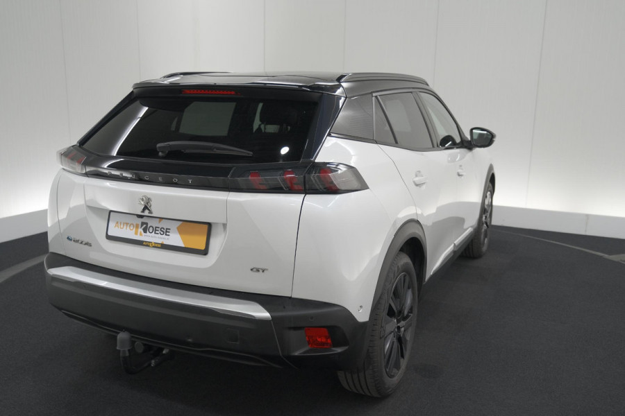 Peugeot e-2008 EV GT 50 kWh | 11 KW Laadfunctie   | Pack Winter | Alcantara | Navigatie | Camera