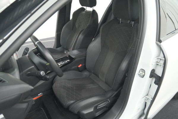 Peugeot e-2008 EV GT 50 kWh | 11 KW Laadfunctie   | Pack Winter | Alcantara | Navigatie | Camera