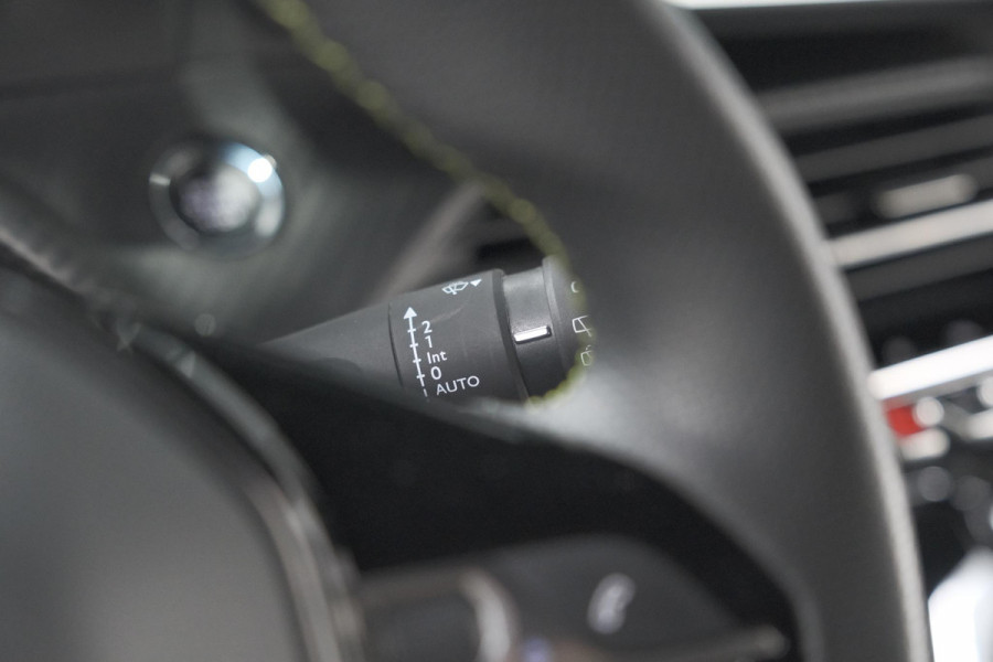 Peugeot e-2008 EV GT 50 kWh | 11 KW Laadfunctie   | Pack Winter | Alcantara | Navigatie | Camera