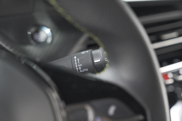 Peugeot e-2008 EV GT 50 kWh | 11 KW Laadfunctie   | Pack Winter | Alcantara | Navigatie | Camera