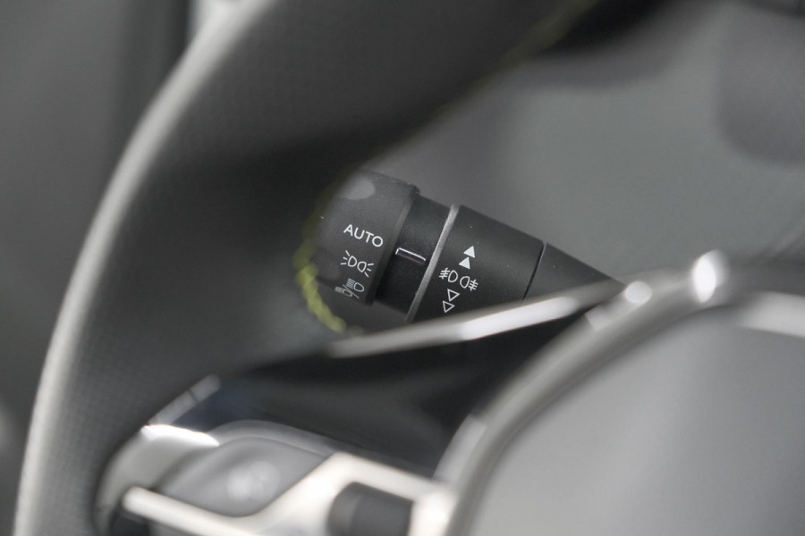 Peugeot e-2008 EV GT 50 kWh | 11 KW Laadfunctie   | Pack Winter | Alcantara | Navigatie | Camera