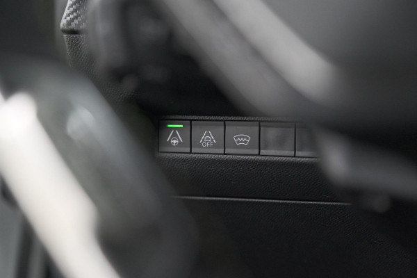 Peugeot e-2008 EV GT 50 kWh | 11 KW Laadfunctie   | Pack Winter | Alcantara | Navigatie | Camera