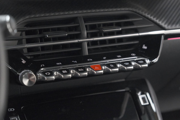 Peugeot e-2008 EV GT 50 kWh | 11 KW Laadfunctie   | Pack Winter | Alcantara | Navigatie | Camera