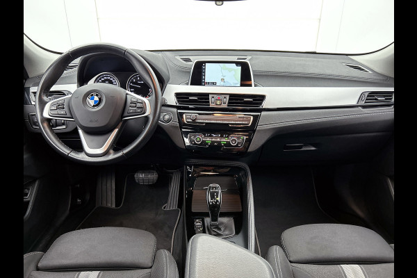 BMW X2 SDrive18i Executive Edition Automaat (NAVIGATIE, TREKHAAK AFNEEMBAAR, CAMERA, STOELVERWARMING, LED,)