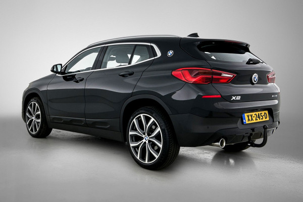 BMW X2 SDrive18i Executive Edition Automaat (NAVIGATIE, TREKHAAK AFNEEMBAAR, CAMERA, STOELVERWARMING, LED,)