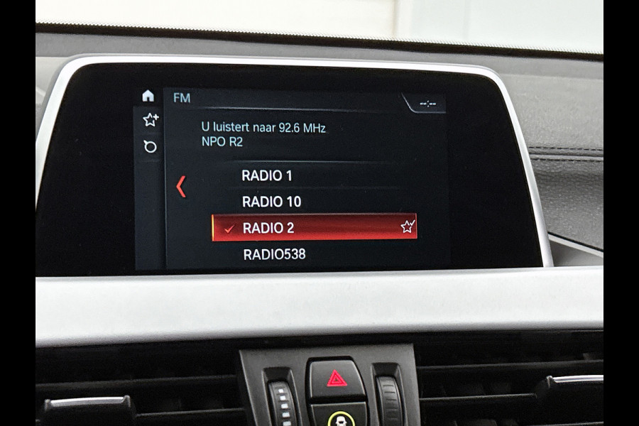 BMW X2 SDrive18i Executive Edition Automaat (NAVIGATIE, TREKHAAK AFNEEMBAAR, CAMERA, STOELVERWARMING, LED,)
