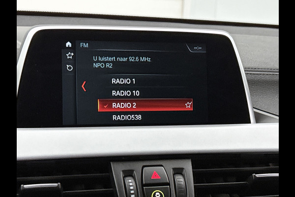 BMW X2 SDrive18i Executive Edition Automaat (NAVIGATIE, TREKHAAK AFNEEMBAAR, CAMERA, STOELVERWARMING, LED,)