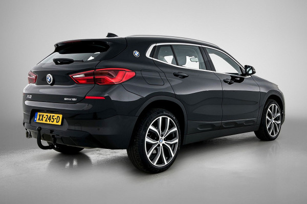 BMW X2 SDrive18i Executive Edition Automaat (NAVIGATIE, TREKHAAK AFNEEMBAAR, CAMERA, STOELVERWARMING, LED,)