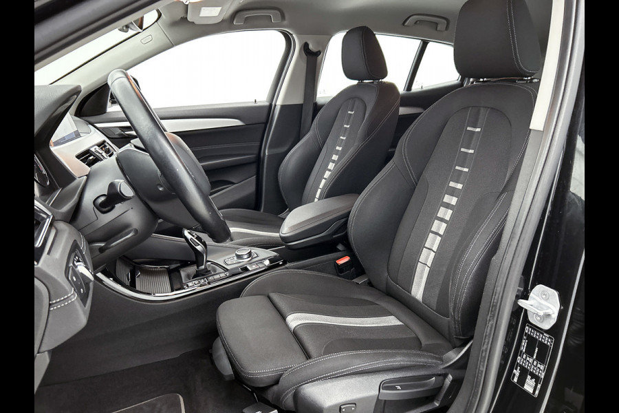 BMW X2 SDrive18i Executive Edition Automaat (NAVIGATIE, TREKHAAK AFNEEMBAAR, CAMERA, STOELVERWARMING, LED,)