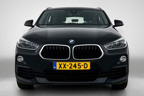 BMW X2 SDrive18i Executive Edition Automaat (NAVIGATIE, TREKHAAK AFNEEMBAAR, CAMERA, STOELVERWARMING, LED,)