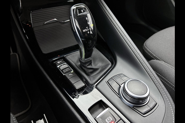 BMW X2 SDrive18i Executive Edition Automaat (NAVIGATIE, TREKHAAK AFNEEMBAAR, CAMERA, STOELVERWARMING, LED,)