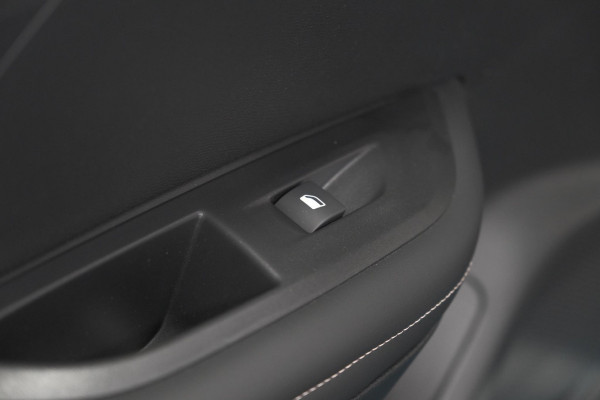 Peugeot 2008 Hybrid 145 Allure | 360 Camera | Adaptieve Cruise Control | Dodehoekdetectie | Apple Carplay