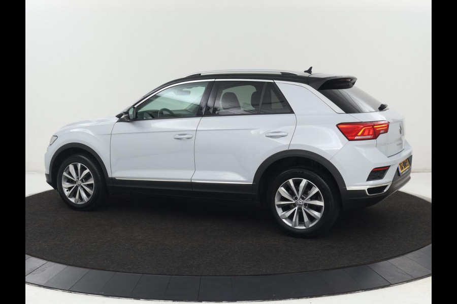 Volkswagen T-Roc 1.0 TSI Style | Stoelverwarming | Camera | Carplay | Adaptive cruise | Navigatie | Full LED | Climate control | DAB | Bluetooth | Parkeerhulp | Getint glas