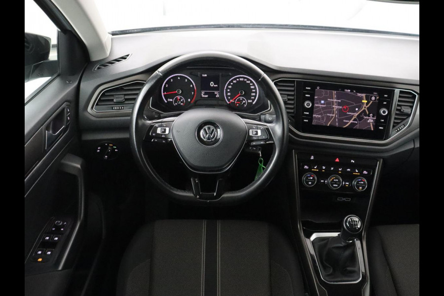 Volkswagen T-Roc 1.0 TSI Style | Stoelverwarming | Camera | Carplay | Adaptive cruise | Navigatie | Full LED | Climate control | DAB | Bluetooth | Parkeerhulp | Getint glas