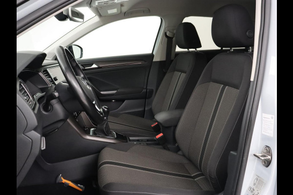 Volkswagen T-Roc 1.0 TSI Style | Stoelverwarming | Camera | Carplay | Adaptive cruise | Navigatie | Full LED | Climate control | DAB | Bluetooth | Parkeerhulp | Getint glas