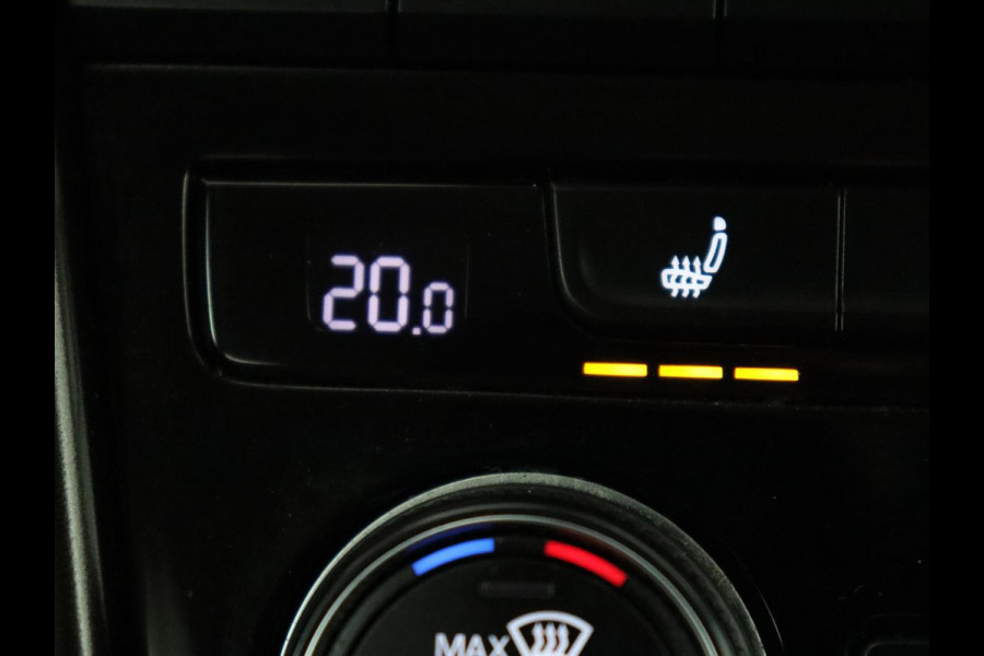 Volkswagen T-Roc 1.0 TSI Style | Stoelverwarming | Camera | Carplay | Adaptive cruise | Navigatie | Full LED | Climate control | DAB | Bluetooth | Parkeerhulp | Getint glas