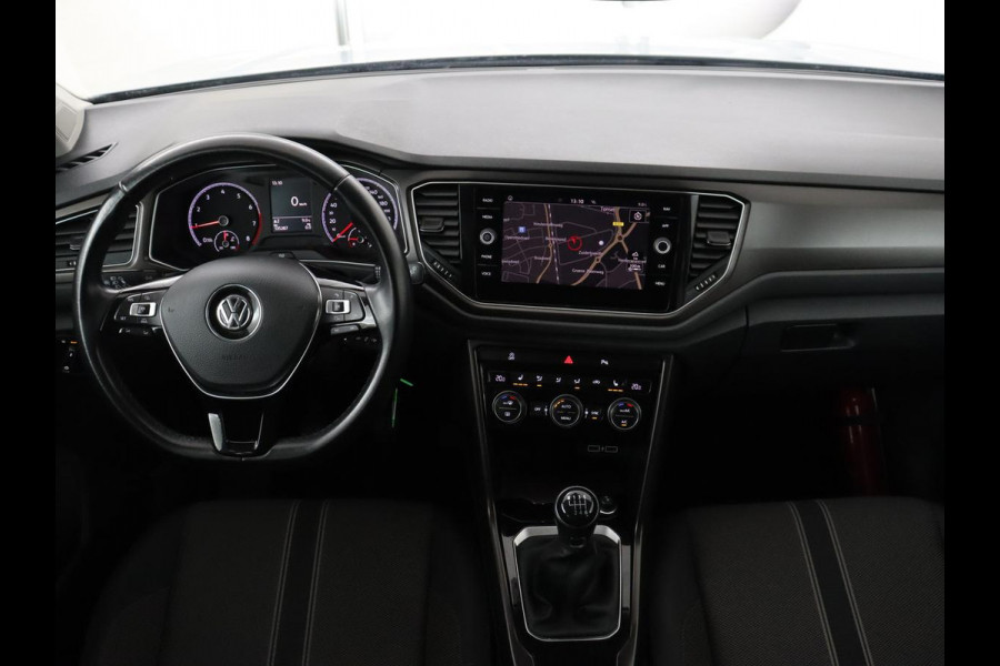 Volkswagen T-Roc 1.0 TSI Style | Stoelverwarming | Camera | Carplay | Adaptive cruise | Navigatie | Full LED | Climate control | DAB | Bluetooth | Parkeerhulp | Getint glas