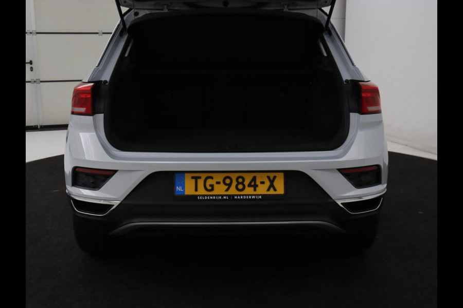 Volkswagen T-Roc 1.0 TSI Style | Stoelverwarming | Camera | Carplay | Adaptive cruise | Navigatie | Full LED | Climate control | DAB | Bluetooth | Parkeerhulp | Getint glas