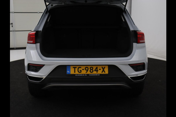 Volkswagen T-Roc 1.0 TSI Style | Stoelverwarming | Camera | Carplay | Adaptive cruise | Navigatie | Full LED | Climate control | DAB | Bluetooth | Parkeerhulp | Getint glas