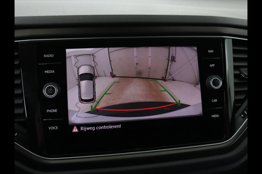 Volkswagen T-Roc 1.0 TSI Style | Stoelverwarming | Camera | Carplay | Adaptive cruise | Navigatie | Full LED | Climate control | DAB | Bluetooth | Parkeerhulp | Getint glas
