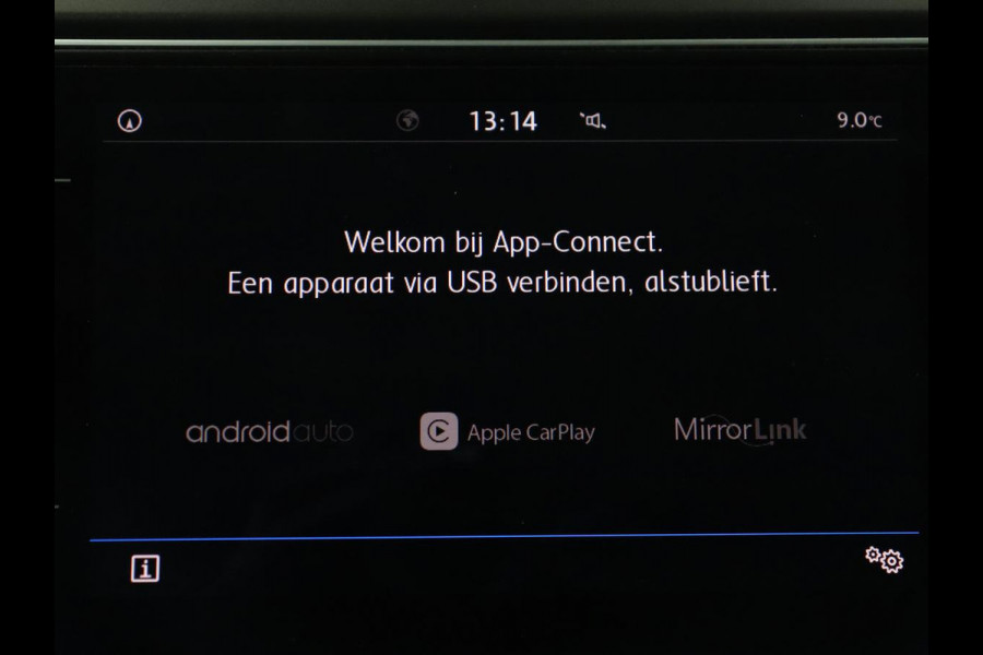 Volkswagen T-Roc 1.0 TSI Style | Stoelverwarming | Camera | Carplay | Adaptive cruise | Navigatie | Full LED | Climate control | DAB | Bluetooth | Parkeerhulp | Getint glas