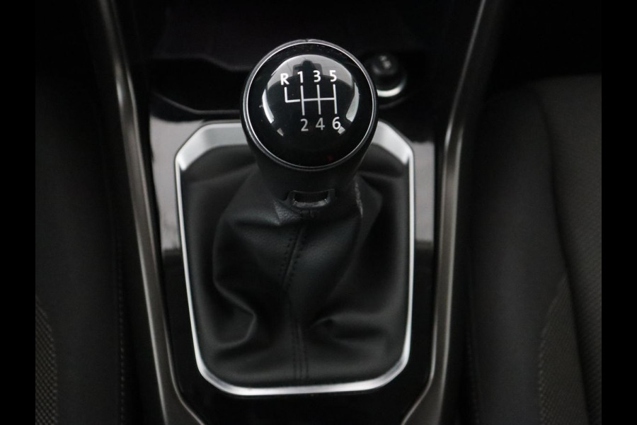 Volkswagen T-Roc 1.0 TSI Style | Stoelverwarming | Camera | Carplay | Adaptive cruise | Navigatie | Full LED | Climate control | DAB | Bluetooth | Parkeerhulp | Getint glas