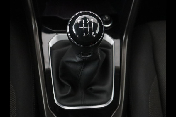 Volkswagen T-Roc 1.0 TSI Style | Stoelverwarming | Camera | Carplay | Adaptive cruise | Navigatie | Full LED | Climate control | DAB | Bluetooth | Parkeerhulp | Getint glas