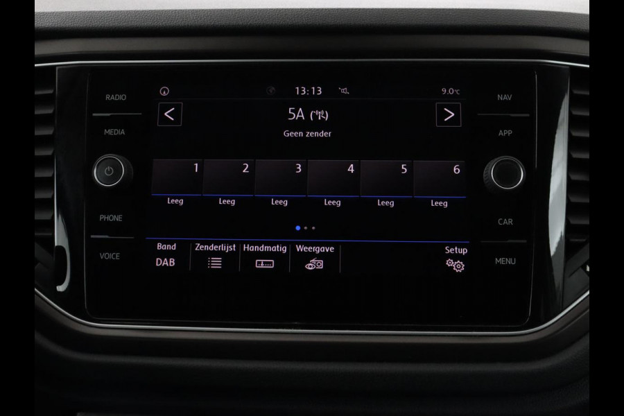 Volkswagen T-Roc 1.0 TSI Style | Stoelverwarming | Camera | Carplay | Adaptive cruise | Navigatie | Full LED | Climate control | DAB | Bluetooth | Parkeerhulp | Getint glas
