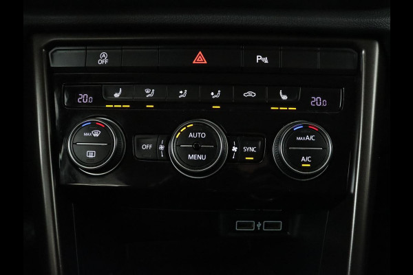 Volkswagen T-Roc 1.0 TSI Style | Stoelverwarming | Camera | Carplay | Adaptive cruise | Navigatie | Full LED | Climate control | DAB | Bluetooth | Parkeerhulp | Getint glas