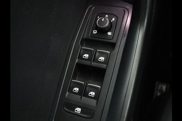 Volkswagen T-Roc 1.0 TSI Style | Stoelverwarming | Camera | Carplay | Adaptive cruise | Navigatie | Full LED | Climate control | DAB | Bluetooth | Parkeerhulp | Getint glas