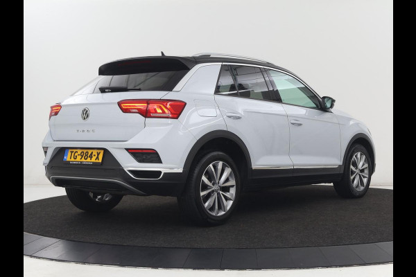Volkswagen T-Roc 1.0 TSI Style | Stoelverwarming | Camera | Carplay | Adaptive cruise | Navigatie | Full LED | Climate control | DAB | Bluetooth | Parkeerhulp | Getint glas