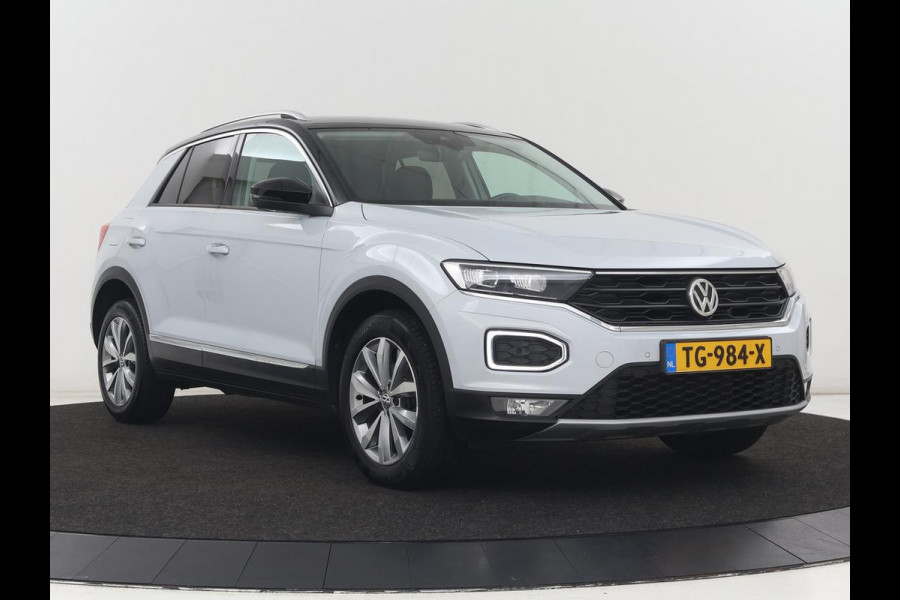 Volkswagen T-Roc 1.0 TSI Style | Stoelverwarming | Camera | Carplay | Adaptive cruise | Navigatie | Full LED | Climate control | DAB | Bluetooth | Parkeerhulp | Getint glas