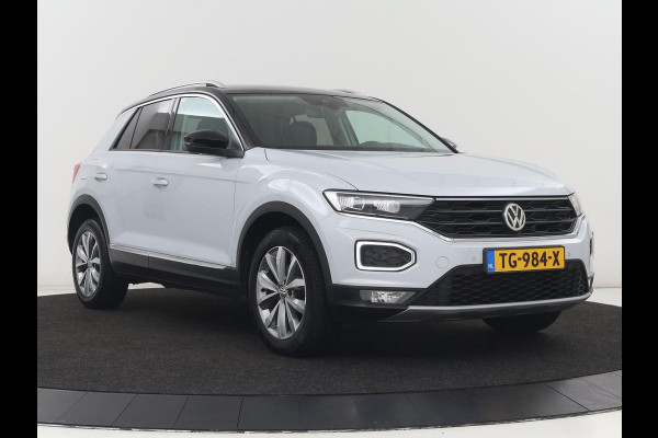 Volkswagen T-Roc 1.0 TSI Style | Stoelverwarming | Camera | Carplay | Adaptive cruise | Navigatie | Full LED | Climate control | DAB | Bluetooth | Parkeerhulp | Getint glas