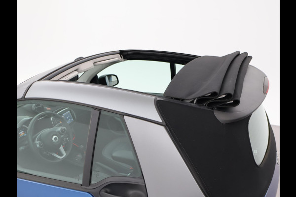 Smart Fortwo cabrio EQ COMFORT PLUS 18 KW + 16 INCH LMV | LEDER | STOELVERW. | CAMERA | NAVIGATIE
