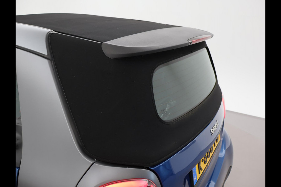 Smart Fortwo cabrio EQ COMFORT PLUS 18 KW + 16 INCH LMV | LEDER | STOELVERW. | CAMERA | NAVIGATIE