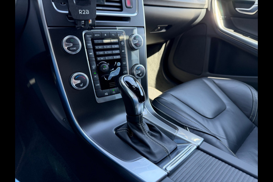 Volvo V60 2.0 T4 Business Sport, R Design, automaat, NAP, Leder