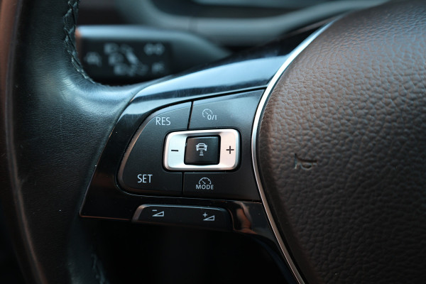 Volkswagen Caddy 2.0 TDI 185 PK DSG R-Line | Camera | CarPlay | Alarm | ACC | Lane Assist | Trekhaak | Navigatie | PDC | DAB | Nieuwe APK | NAP Logisch
