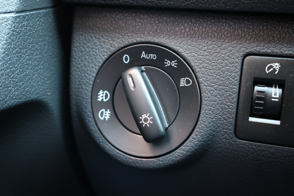 Volkswagen Caddy 2.0 TDI 185 PK DSG R-Line | Camera | CarPlay | Alarm | ACC | Lane Assist | Trekhaak | Navigatie | PDC | DAB | Nieuwe APK | NAP Logisch