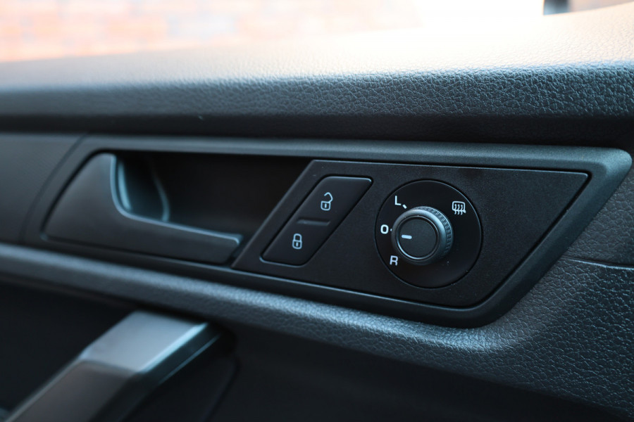 Volkswagen Caddy 2.0 TDI 185 PK DSG R-Line | Camera | CarPlay | Alarm | ACC | Lane Assist | Trekhaak | Navigatie | PDC | DAB | Nieuwe APK | NAP Logisch