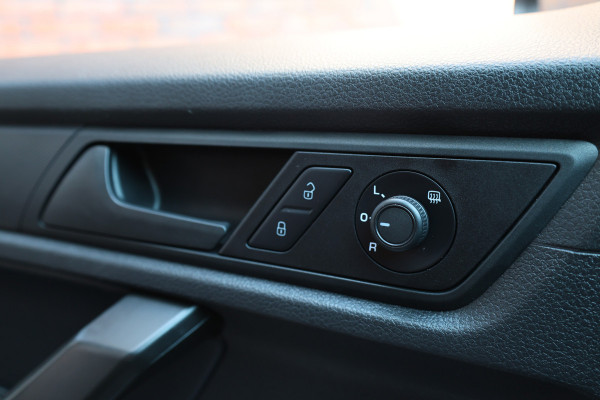 Volkswagen Caddy 2.0 TDI 185 PK DSG R-Line | Camera | CarPlay | Alarm | ACC | Lane Assist | Trekhaak | Navigatie | PDC | DAB | Nieuwe APK | NAP Logisch