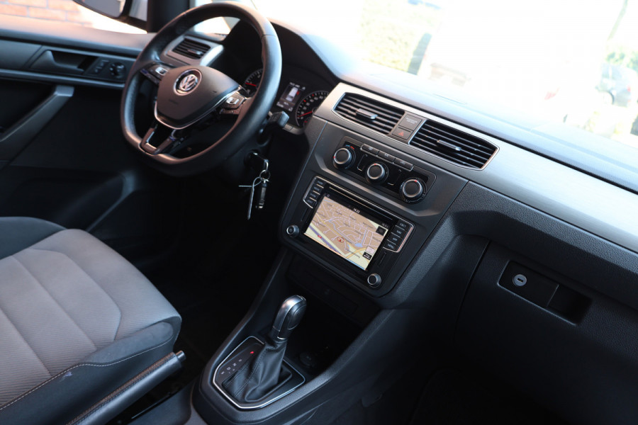 Volkswagen Caddy 2.0 TDI 185 PK DSG R-Line | Camera | CarPlay | Alarm | ACC | Lane Assist | Trekhaak | Navigatie | PDC | DAB | Nieuwe APK | NAP Logisch