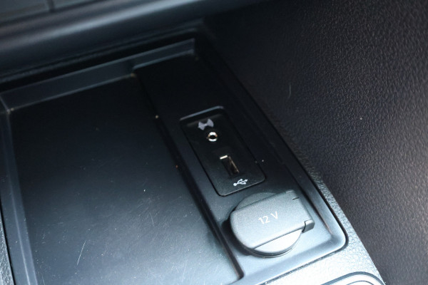 Volkswagen Caddy 2.0 TDI 185 PK DSG R-Line | Camera | CarPlay | Alarm | ACC | Lane Assist | Trekhaak | Navigatie | PDC | DAB | Nieuwe APK | NAP Logisch