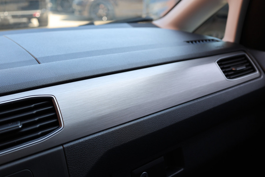 Volkswagen Caddy 2.0 TDI 185 PK DSG R-Line | Camera | CarPlay | Alarm | ACC | Lane Assist | Trekhaak | Navigatie | PDC | DAB | Nieuwe APK | NAP Logisch