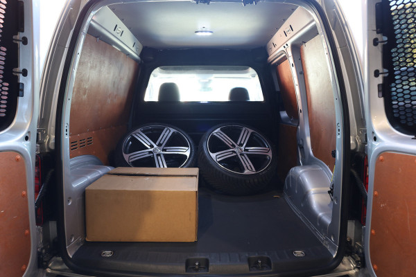 Volkswagen Caddy 2.0 TDI 185 PK DSG R-Line | Camera | CarPlay | Alarm | ACC | Lane Assist | Trekhaak | Navigatie | PDC | DAB | Nieuwe APK | NAP Logisch