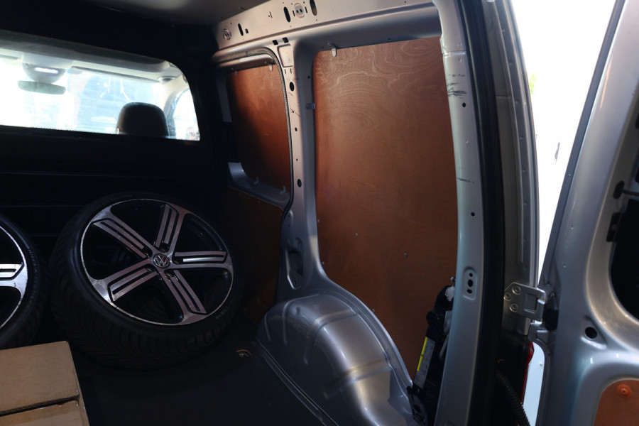 Volkswagen Caddy 2.0 TDI 185 PK DSG R-Line | Camera | CarPlay | Alarm | ACC | Lane Assist | Trekhaak | Navigatie | PDC | DAB | Nieuwe APK | NAP Logisch